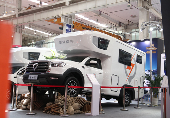 年度新車、自動檔、四驅，能選的房車